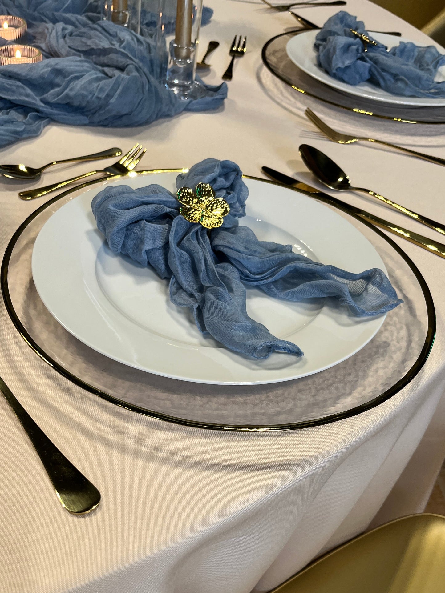 Platzteller mit Goldrand